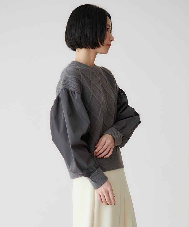 ケーブル×布帛スリーブ異素材ニット