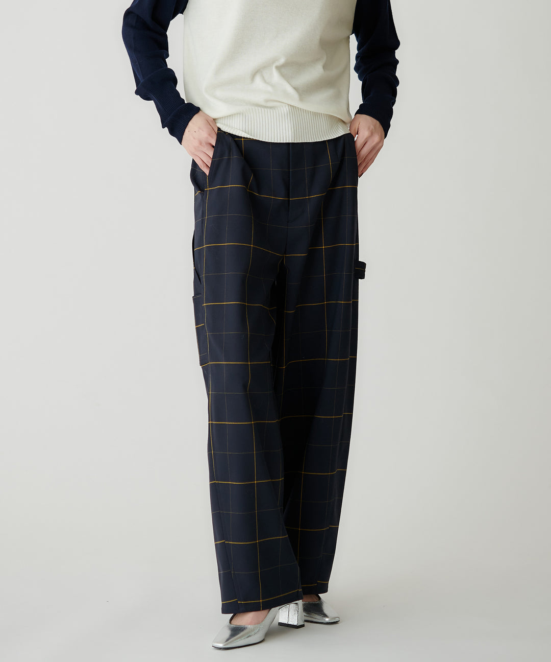 モデル H：167cm / 38 / ネイビー系