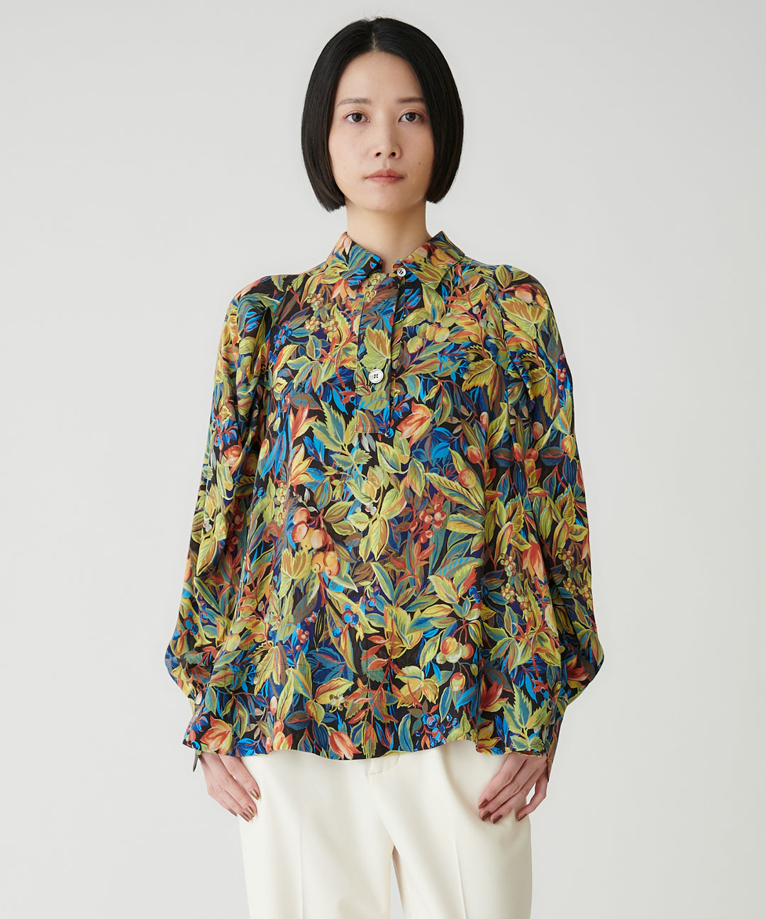 モデル H：167cm / 38 / ブラック系・ライムイエロー系