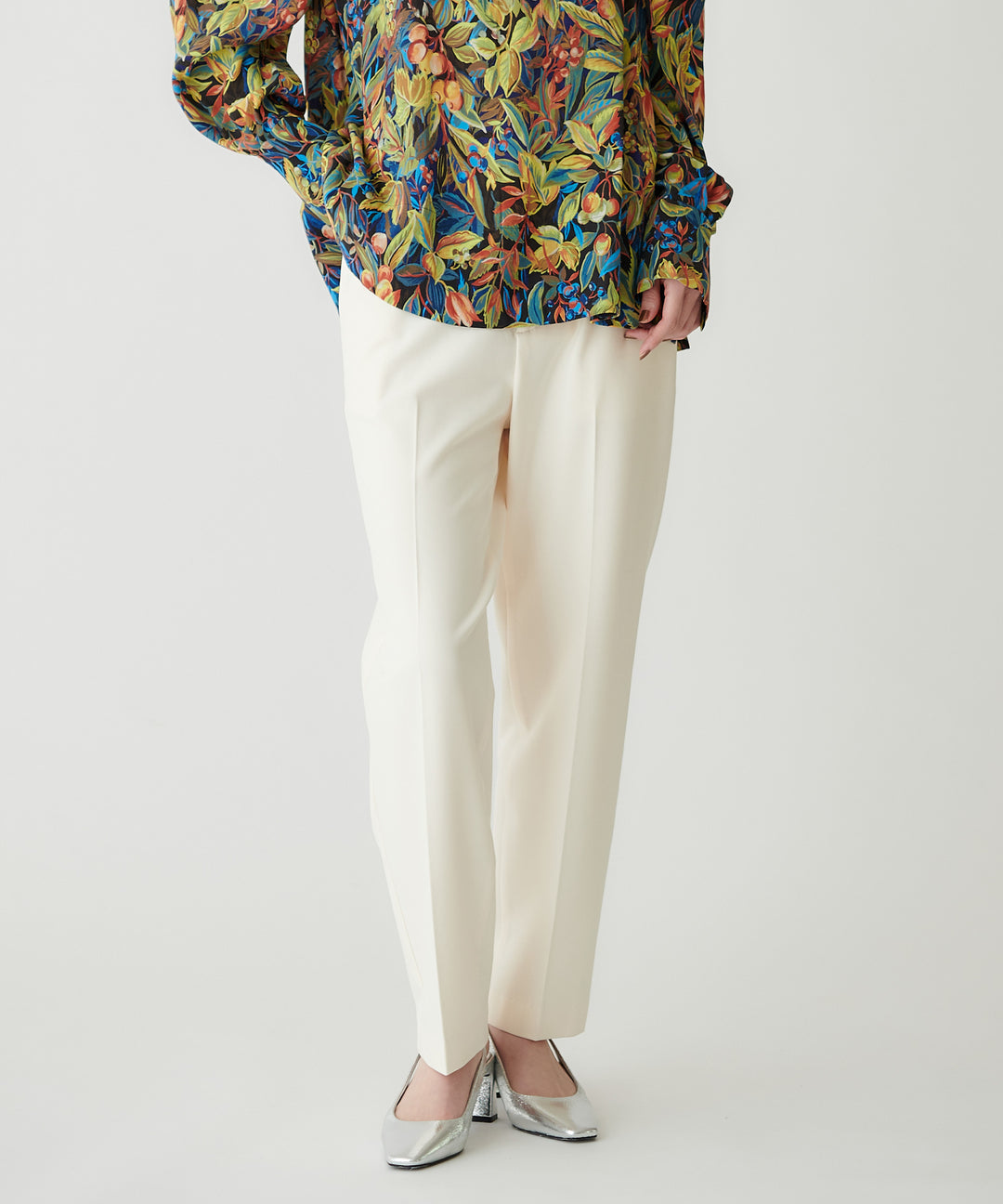 モデル H：167cm / 38 / オフホワイト