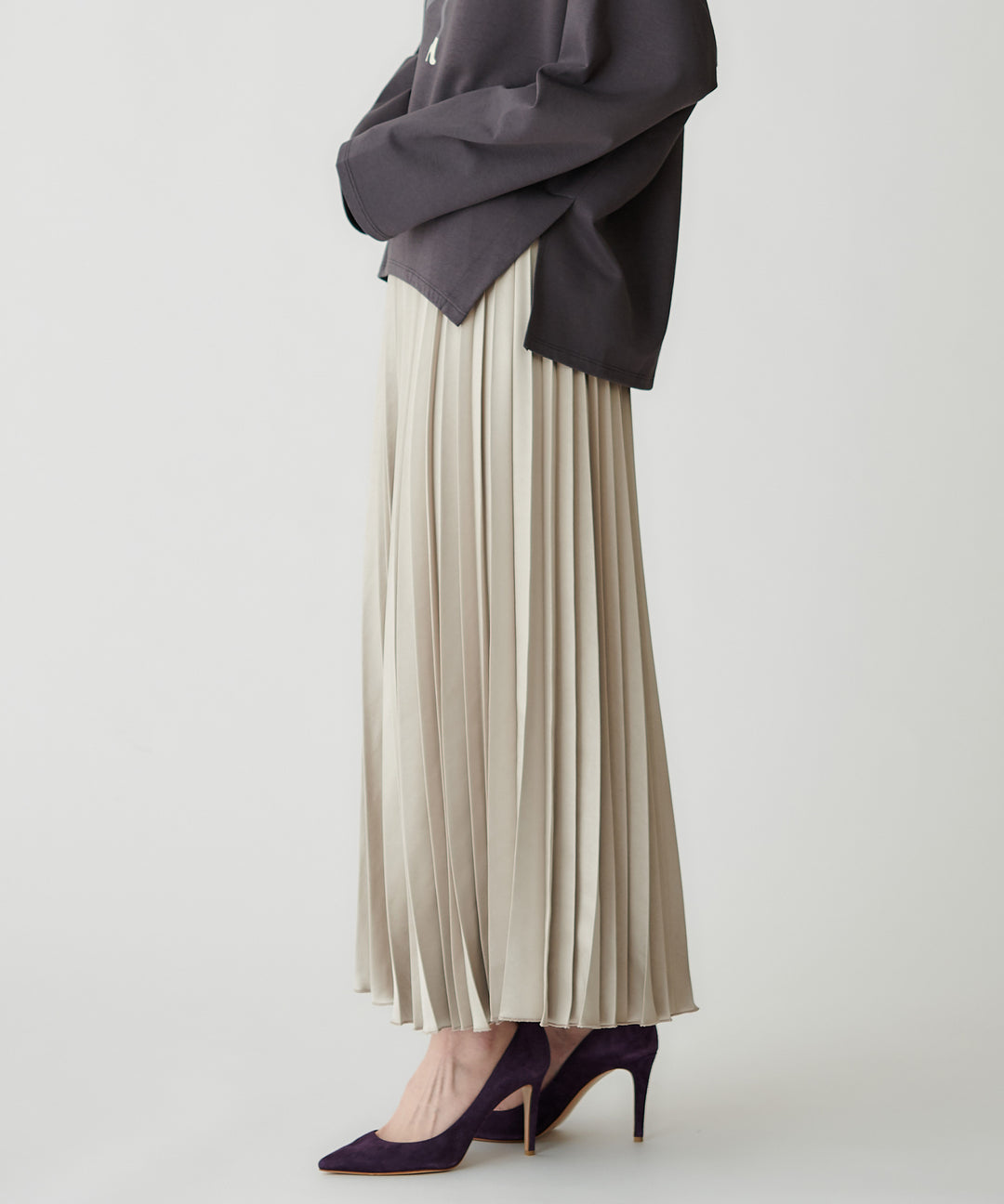 エアリーサテンプリーツスカート