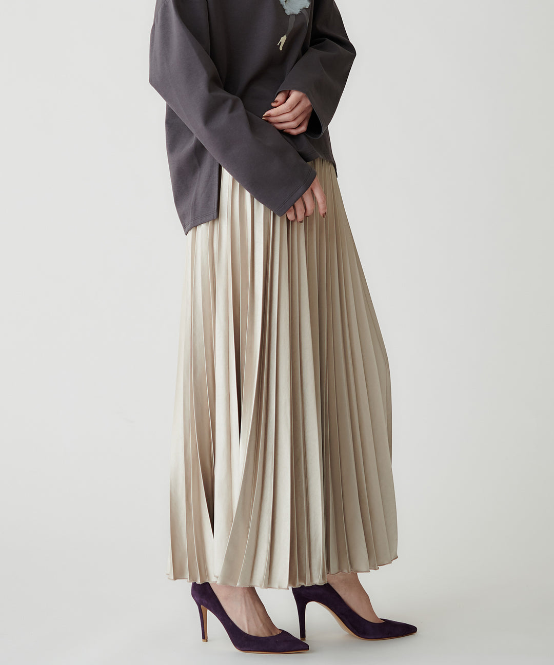 エアリーサテンプリーツスカート