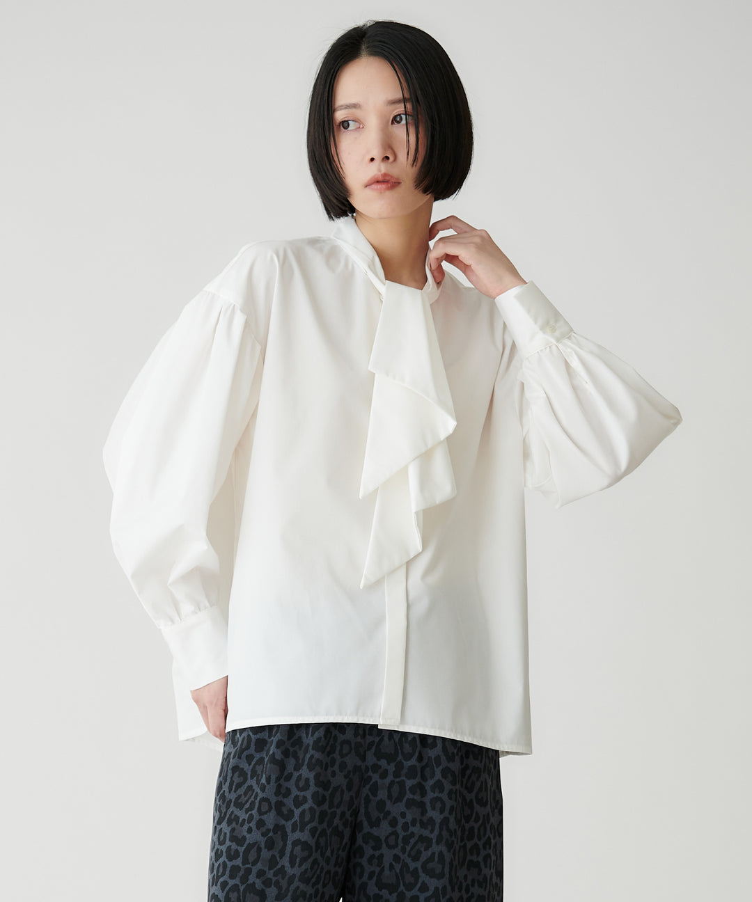 ボウタイブラウス