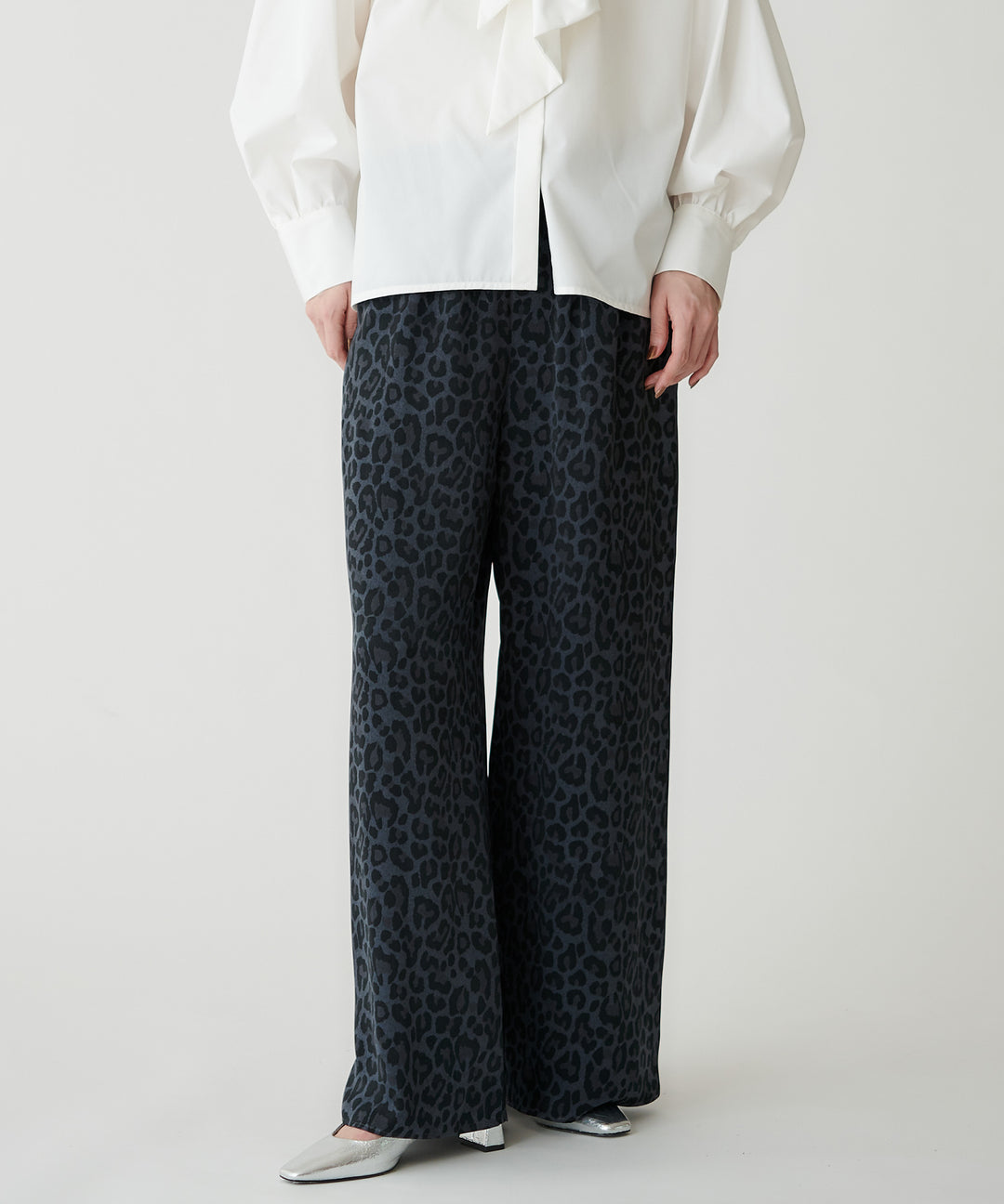 モデル H：167cm / 38 / グレーレオパード柄