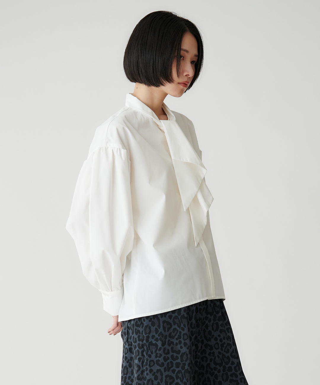 ボウタイブラウス