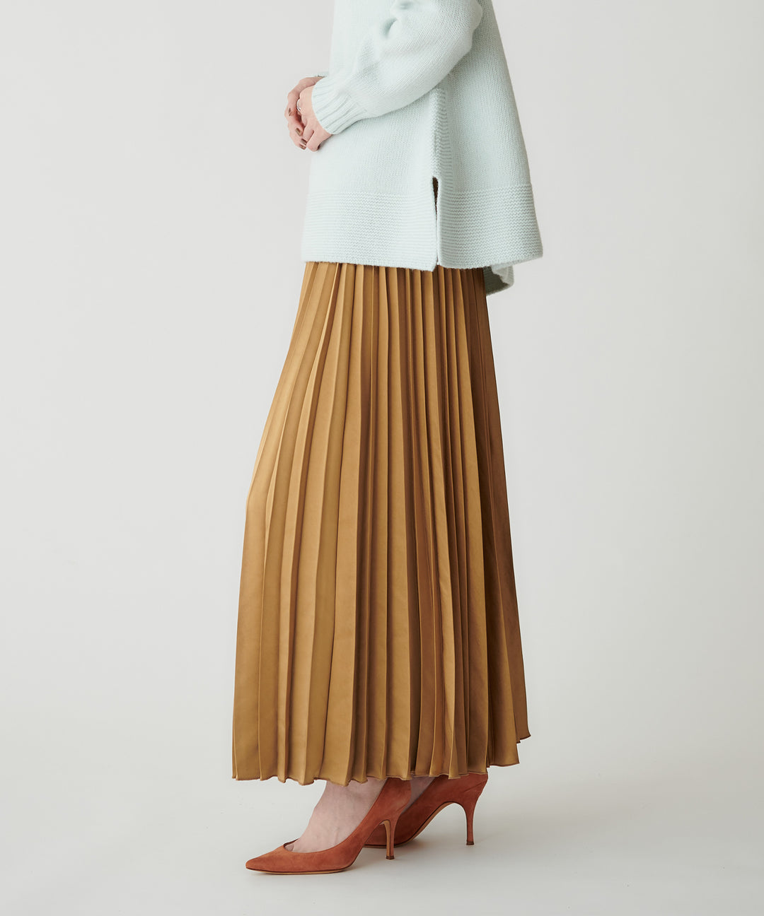 エアリーサテンプリーツスカート