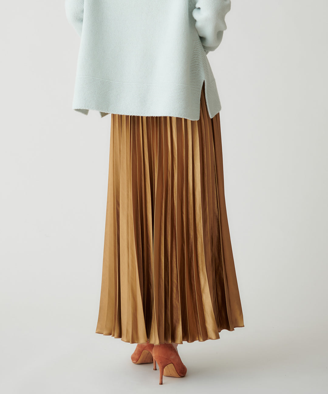 エアリーサテンプリーツスカート