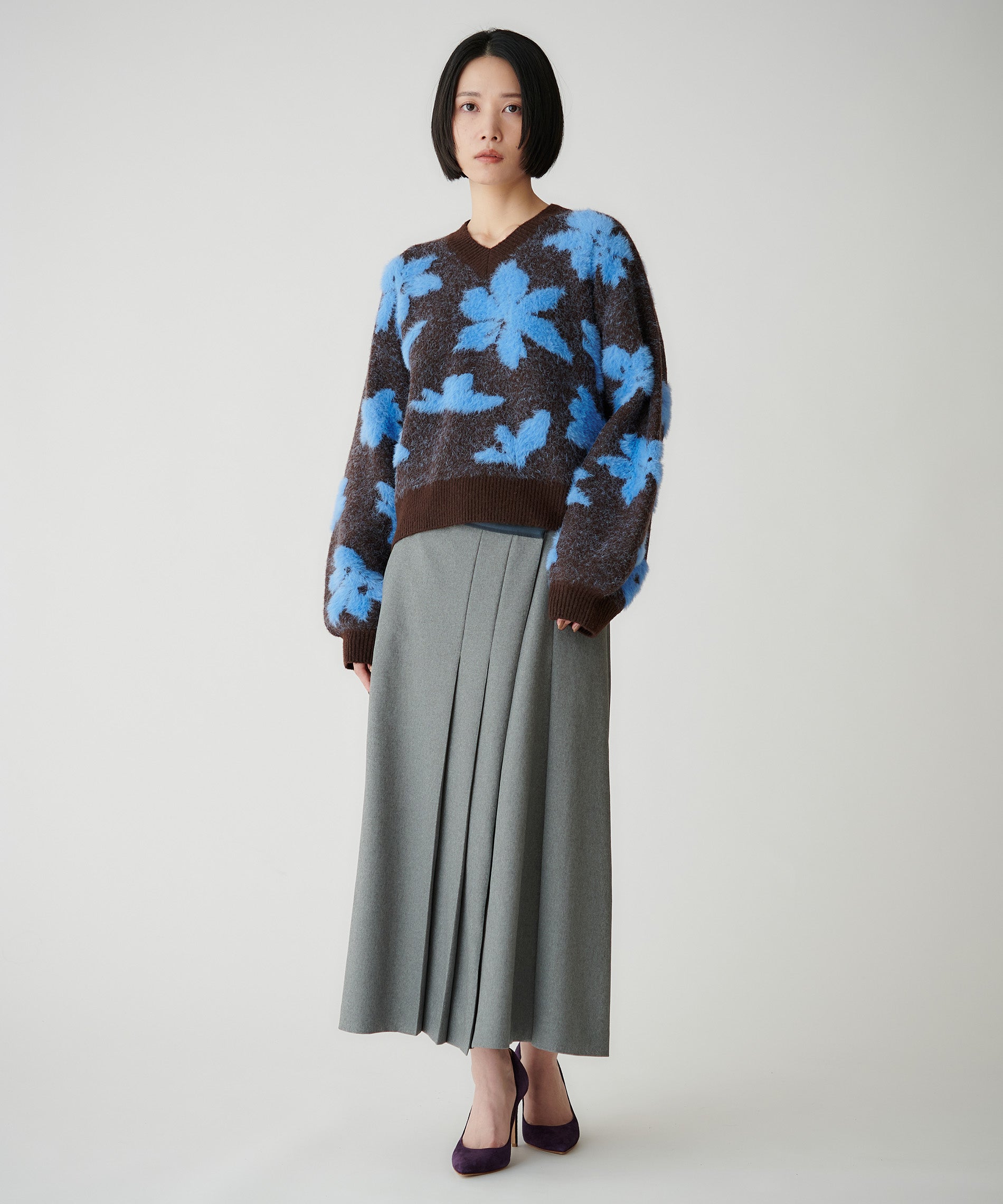 フェザーヤーンフラワー柄Vネックニット – FACE SANS FARD