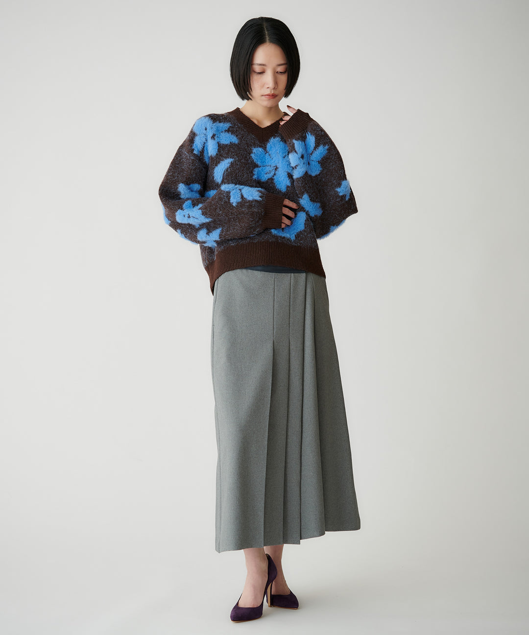 フェザーヤーンフラワー柄 Vネックニット