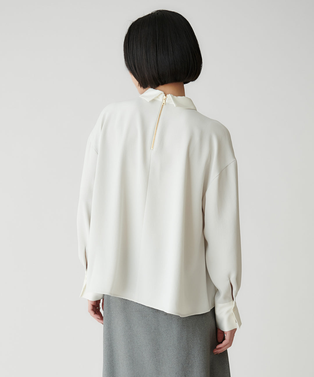 バックサテンジョーゼット衿付きブラウス