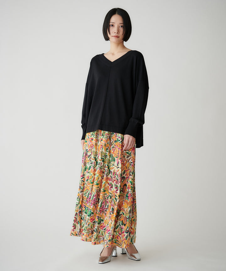 シンプルVネックニット