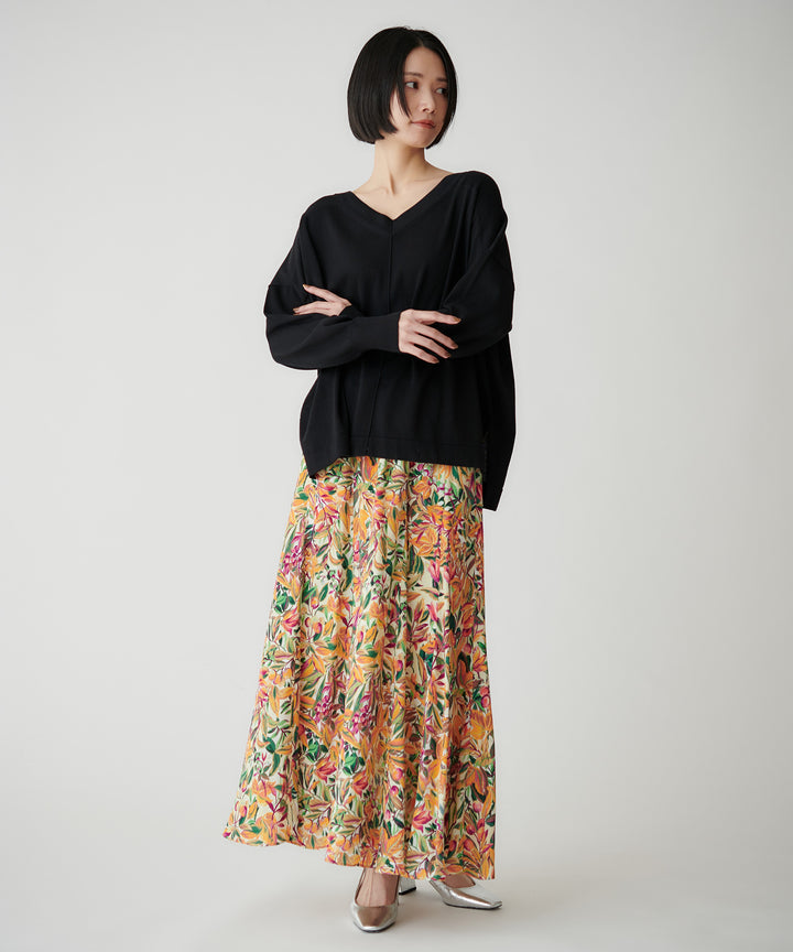 シンプルVネックニット