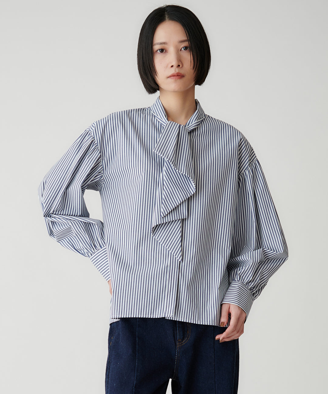 ボウタイブラウス