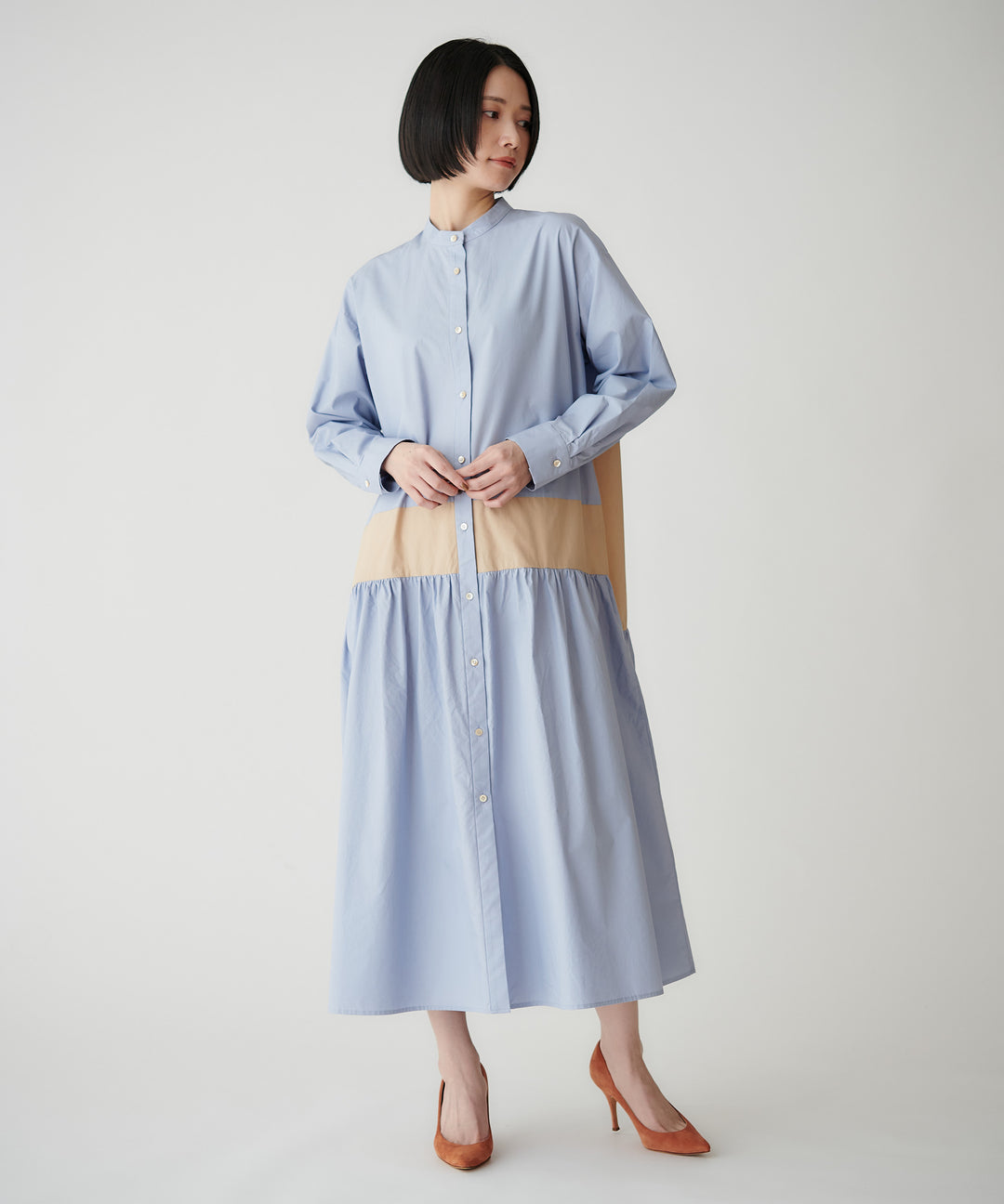 モデル H：167cm / 38 / ライトブルー×ベージュ