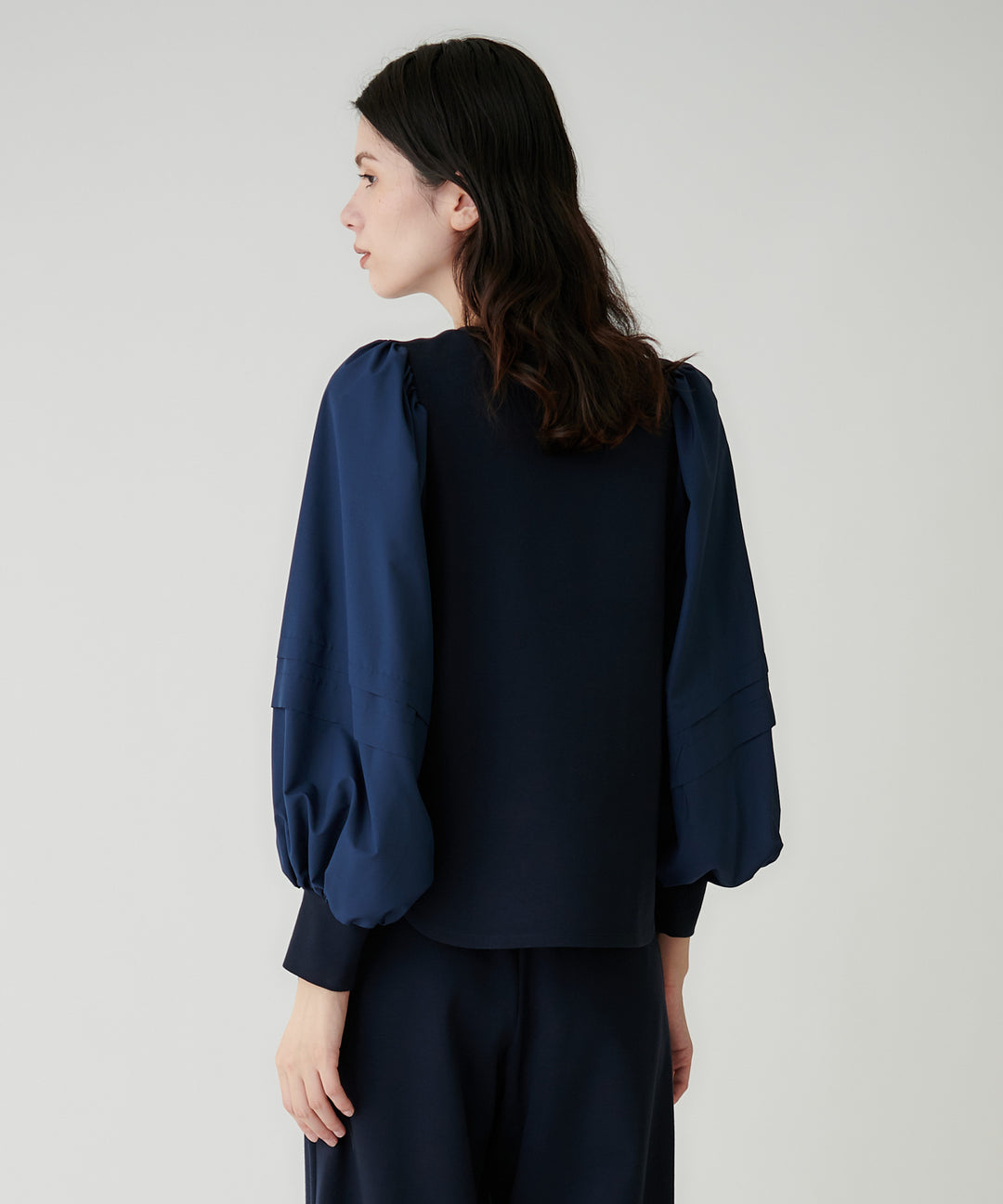 タフタスリーブ ストレッチポンチトップス