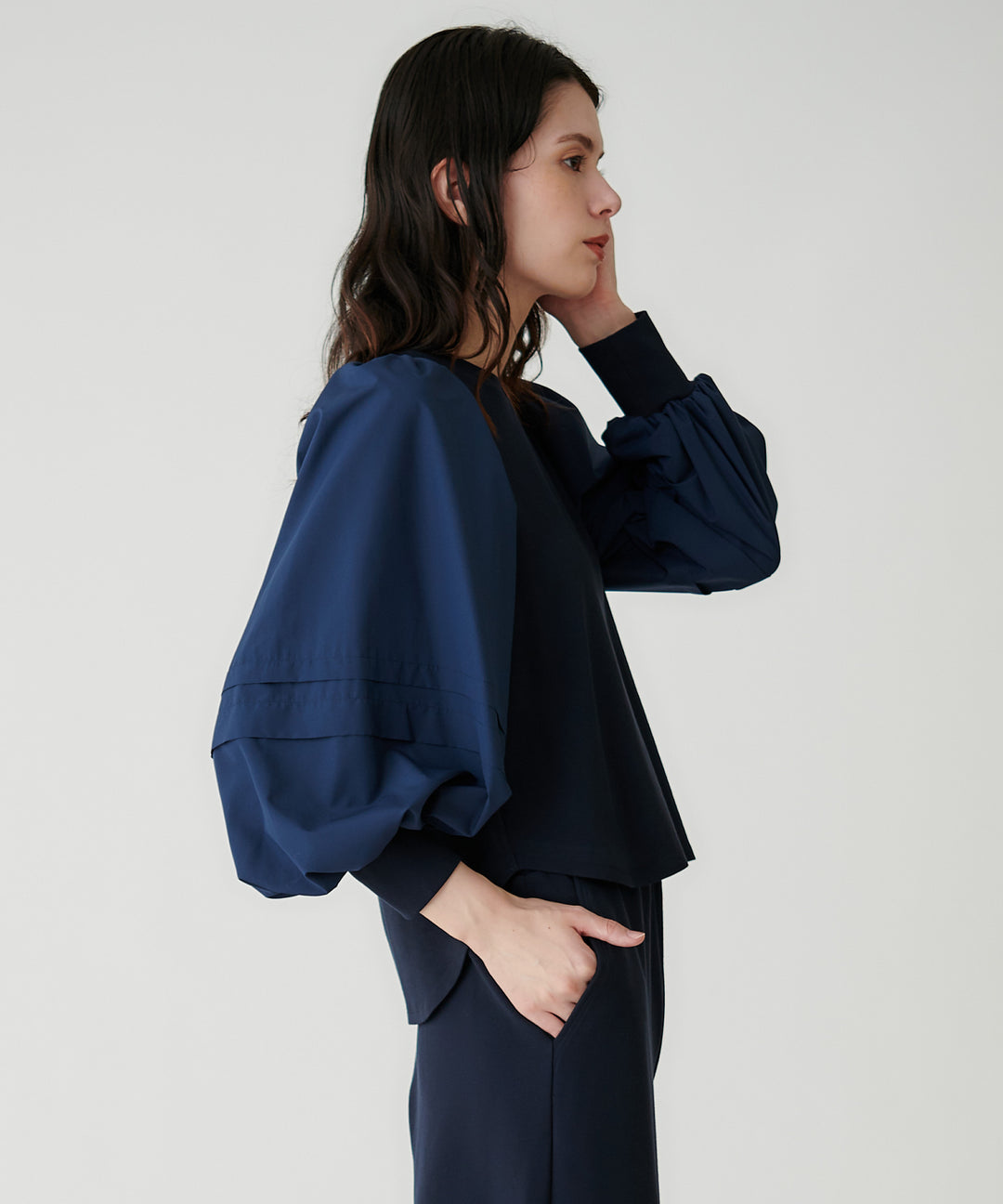 タフタスリーブ ストレッチポンチトップス