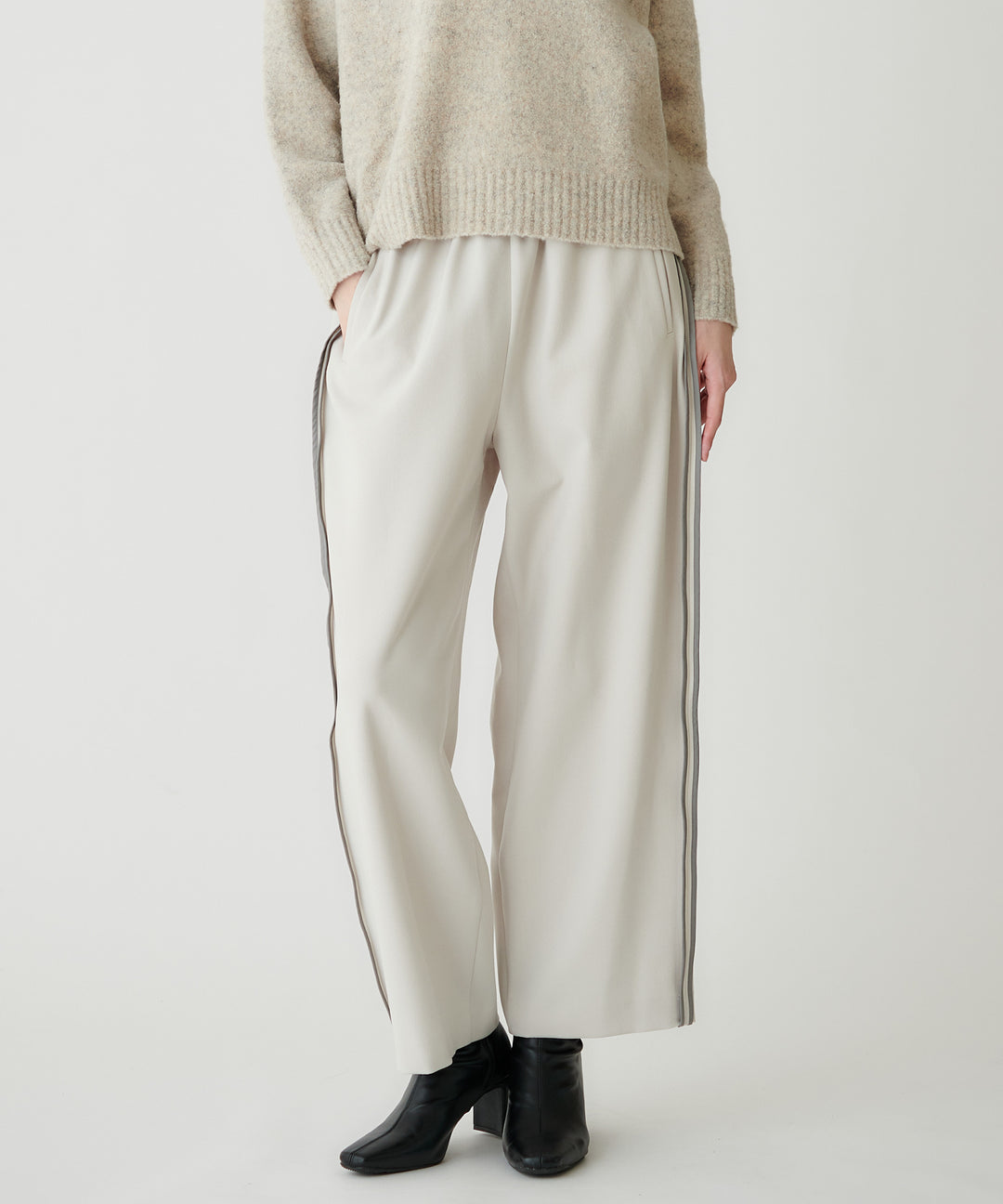 モデル H：173cm / 38 / グレージュ