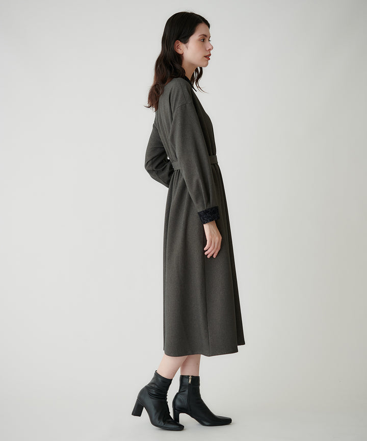 フロッキー襟フィット＆フレアワンピース