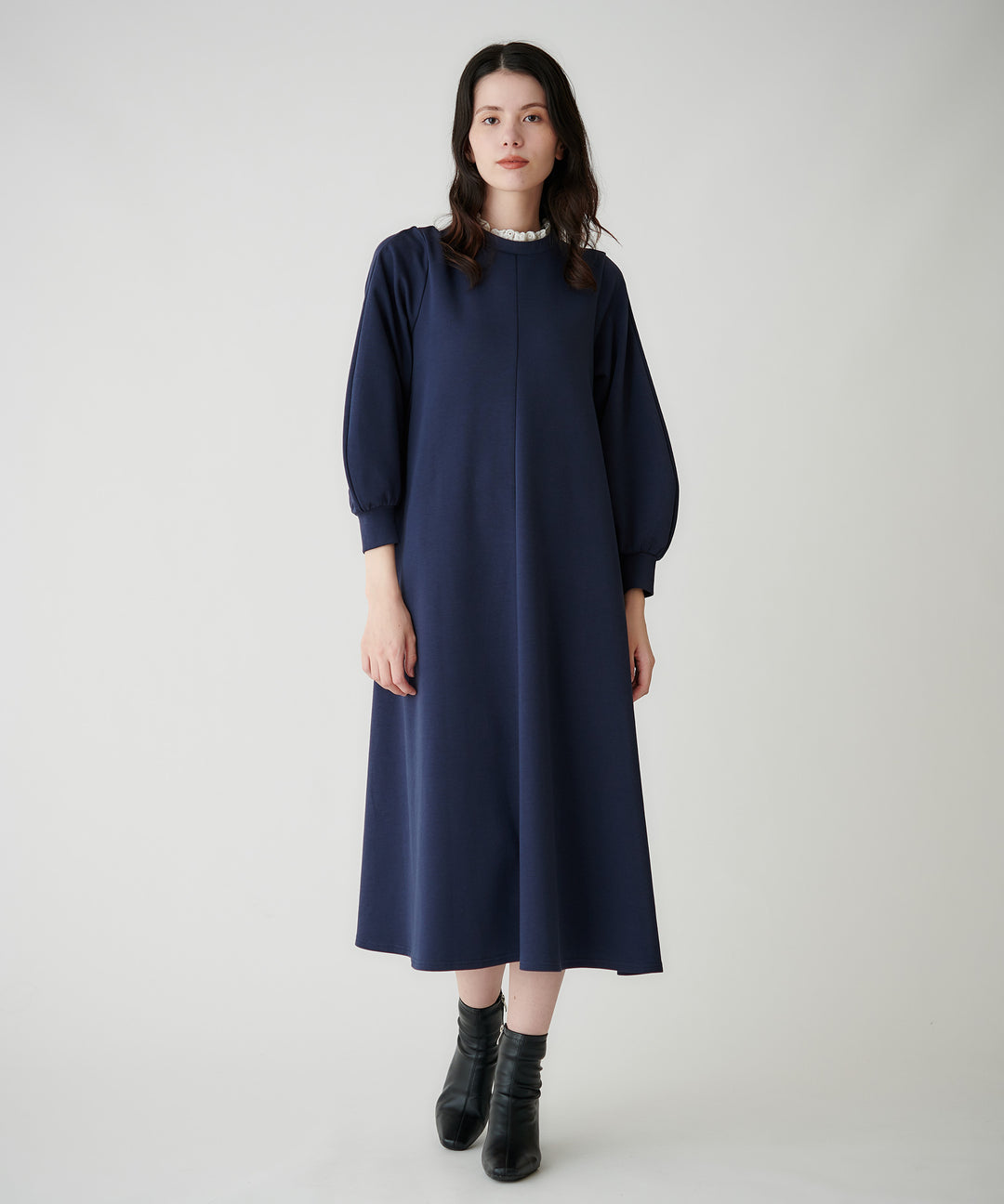 モデル H：173cm / 38 / ネイビー