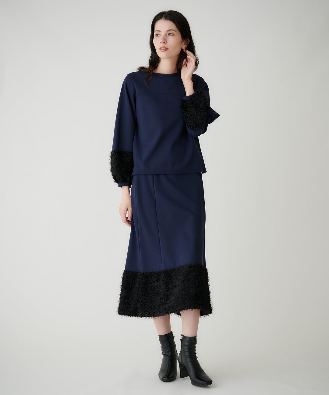 フェザーヘムポンチスカート