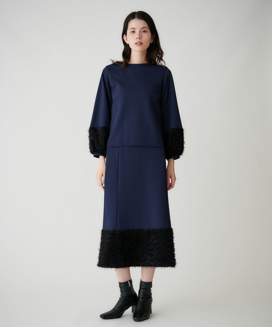 フェザースリーブポンチトップス