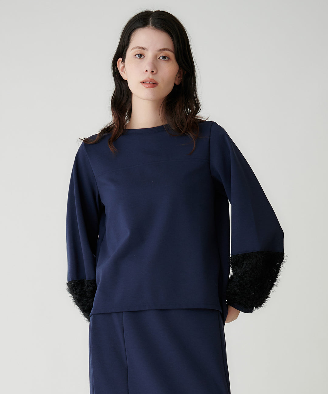 フェザースリーブポンチトップス