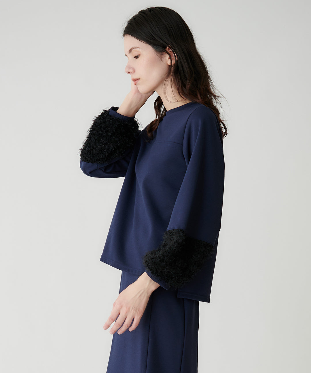 フェザースリーブポンチトップス