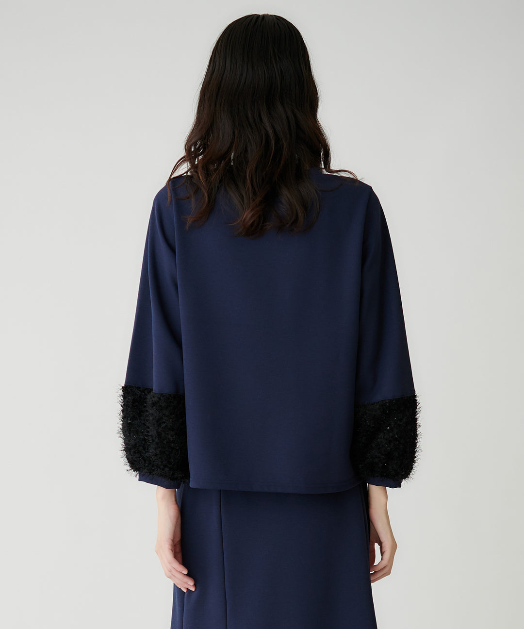 フェザースリーブポンチトップス