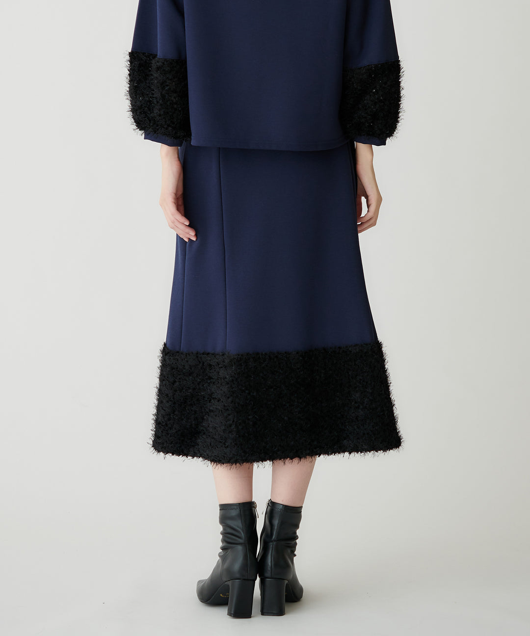 フェザーヘムポンチスカート