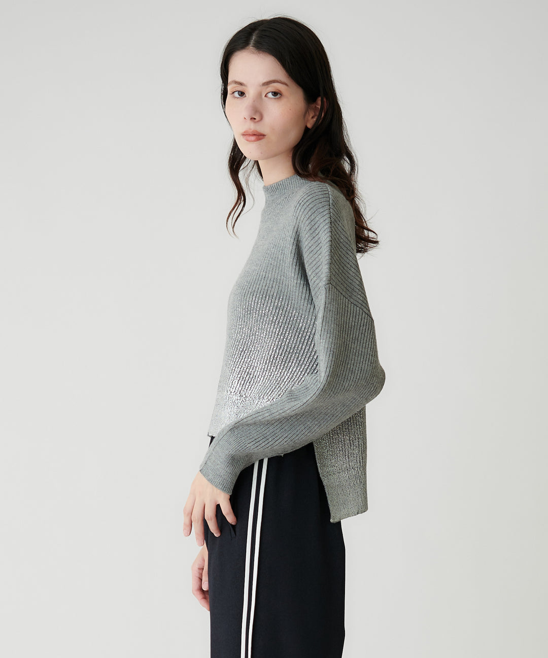 シルバー箔グラデーションリブニット