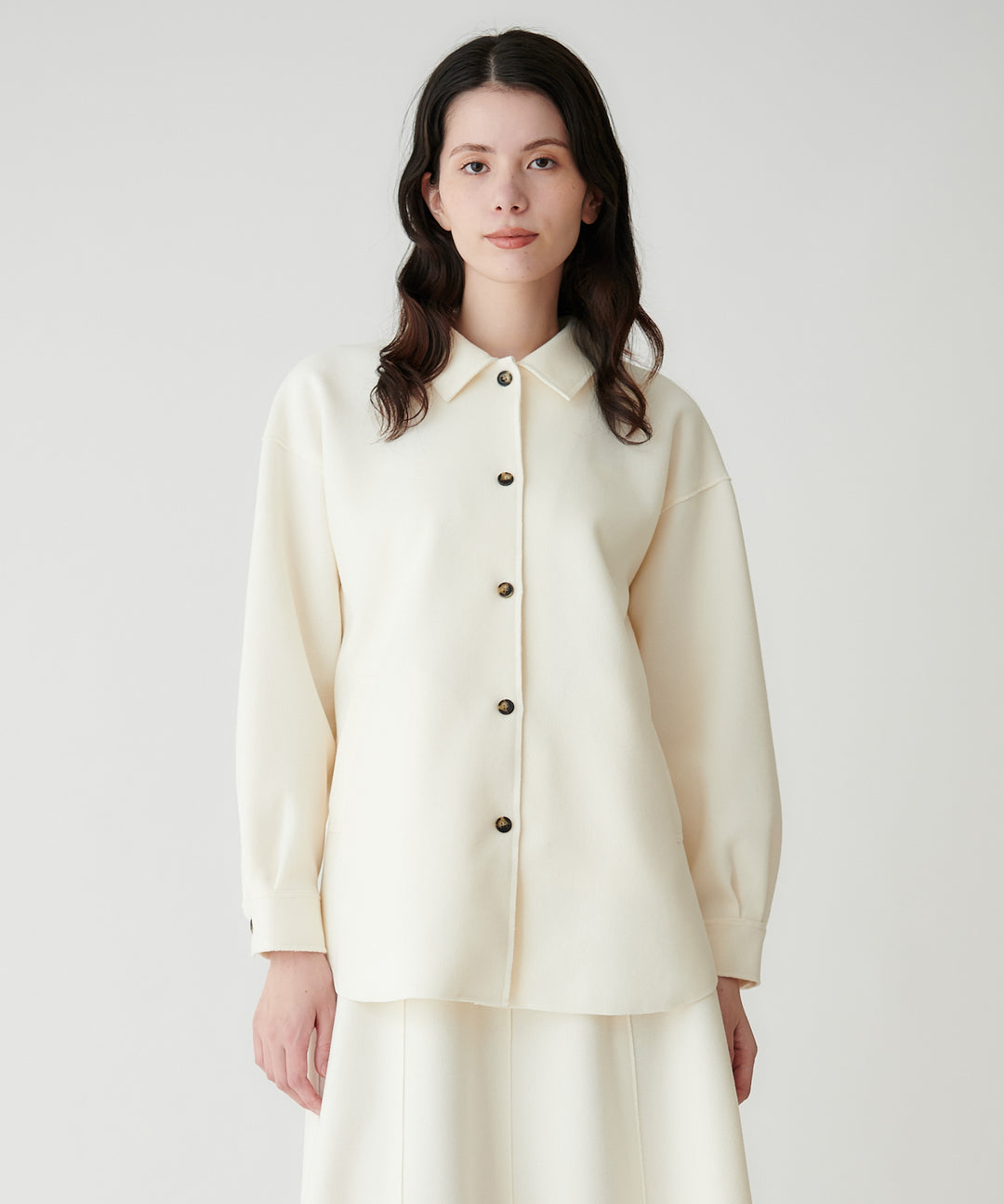 モデル H：173cm / 38 / オフホワイト