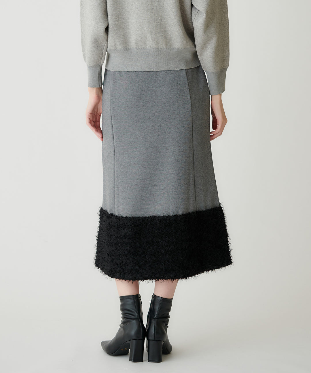 フェザーヘムポンチスカート