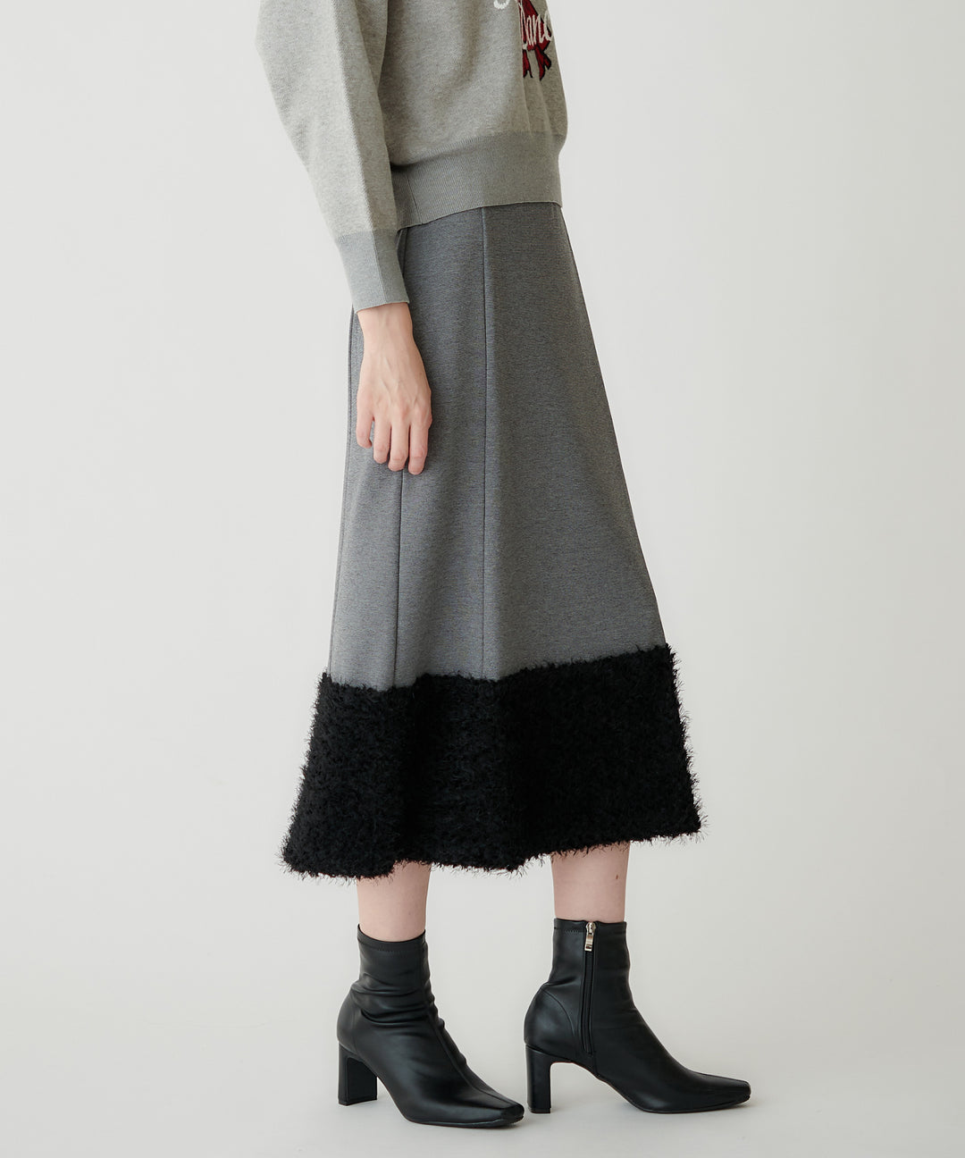 フェザーヘムポンチスカート