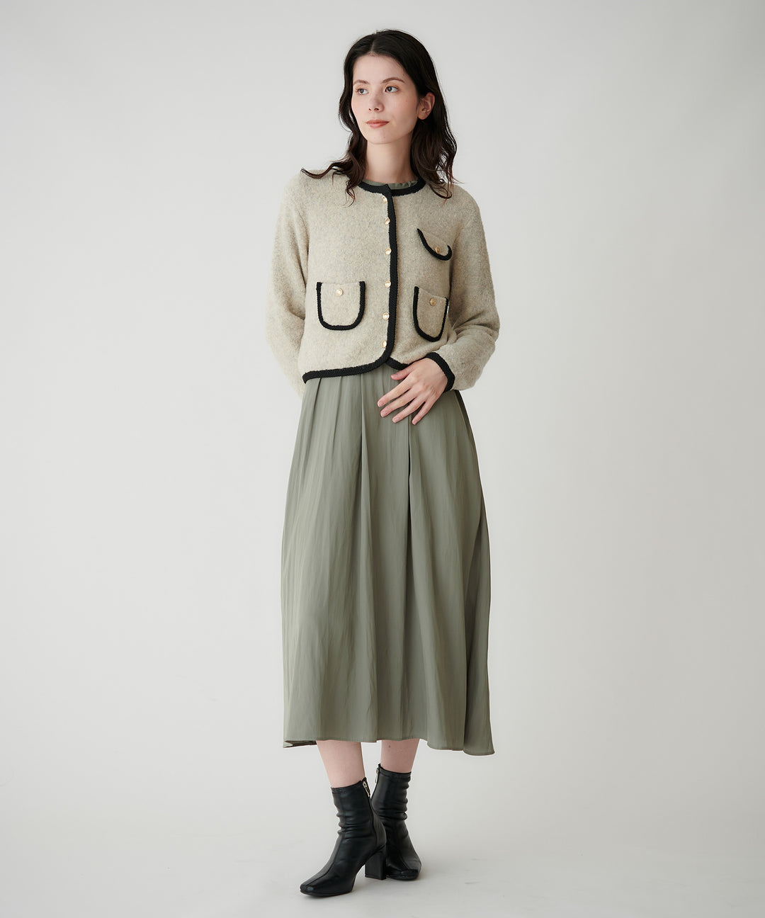 モデル H：173cm / 38 / カーキ