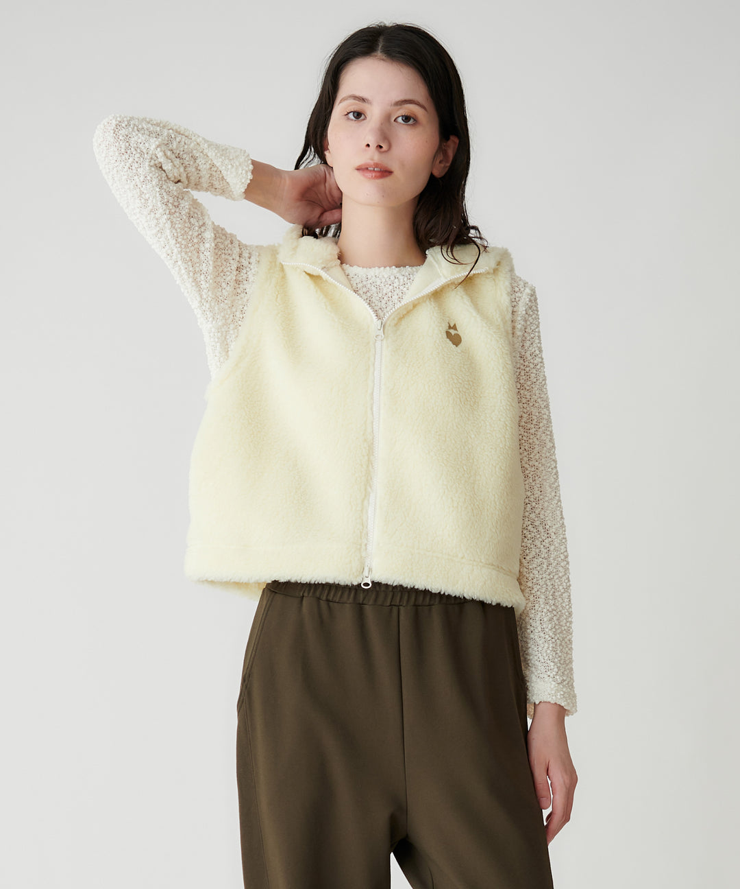 モデル H：173cm / 38 / オフホワイト