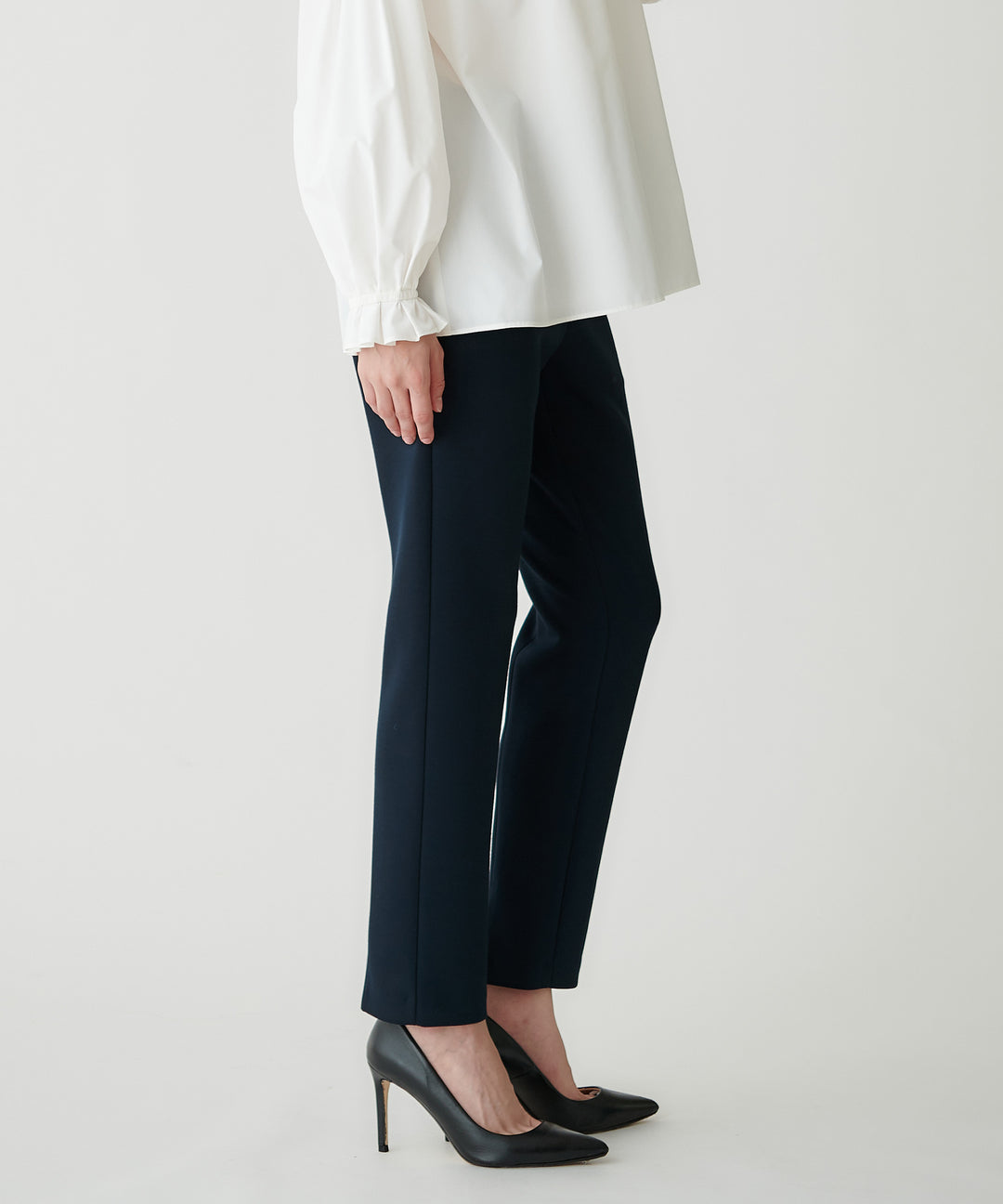 バックスリットストレートパンツ