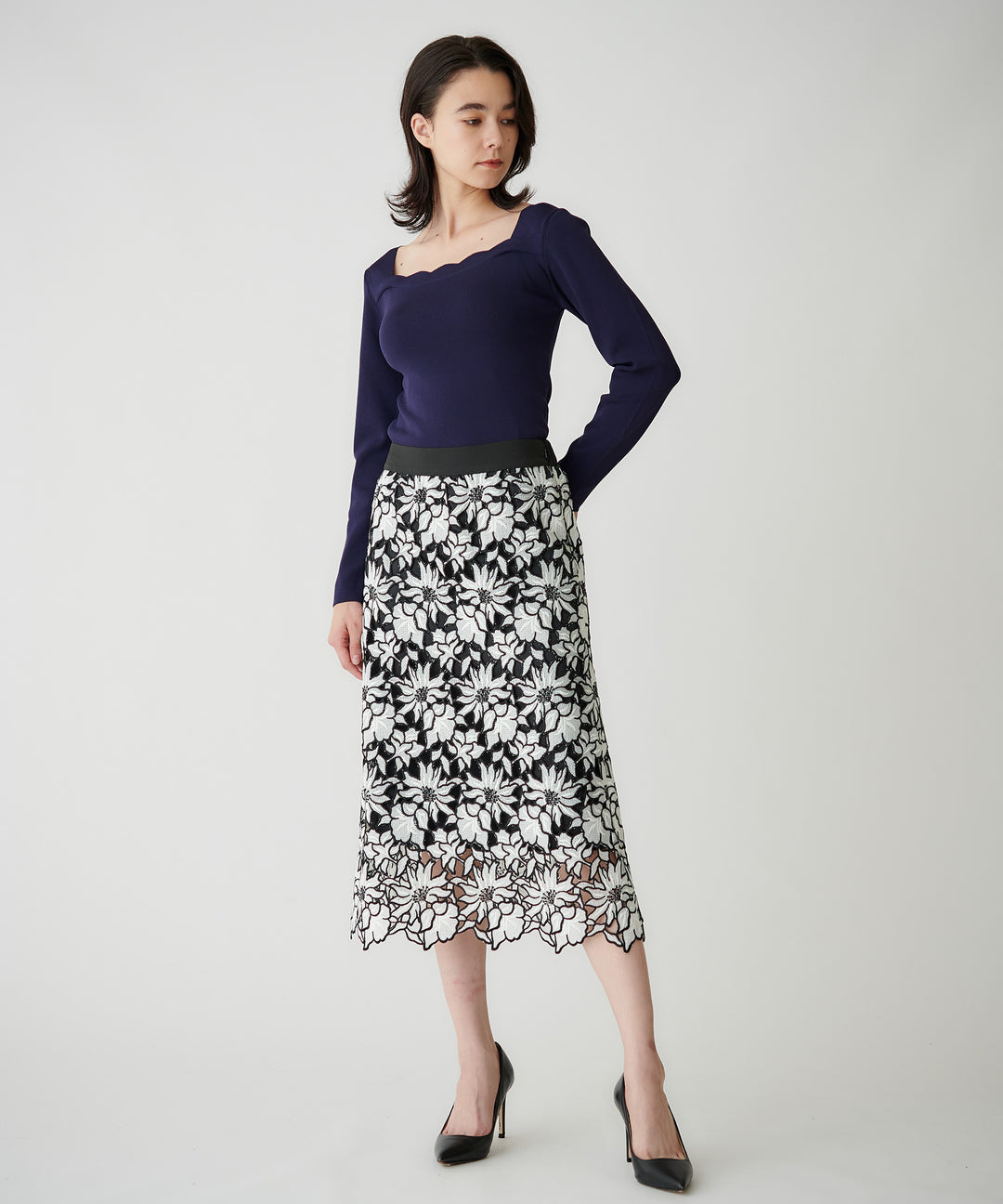 ケミカルレースタイトスカート