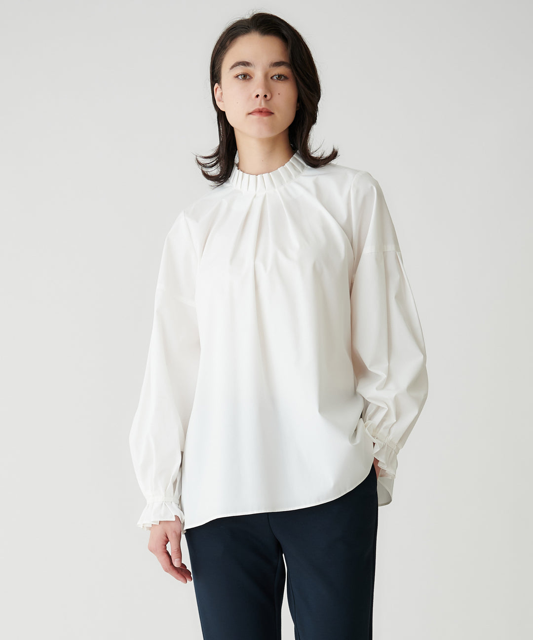 モデル H：172cm / 38 / オフホワイト