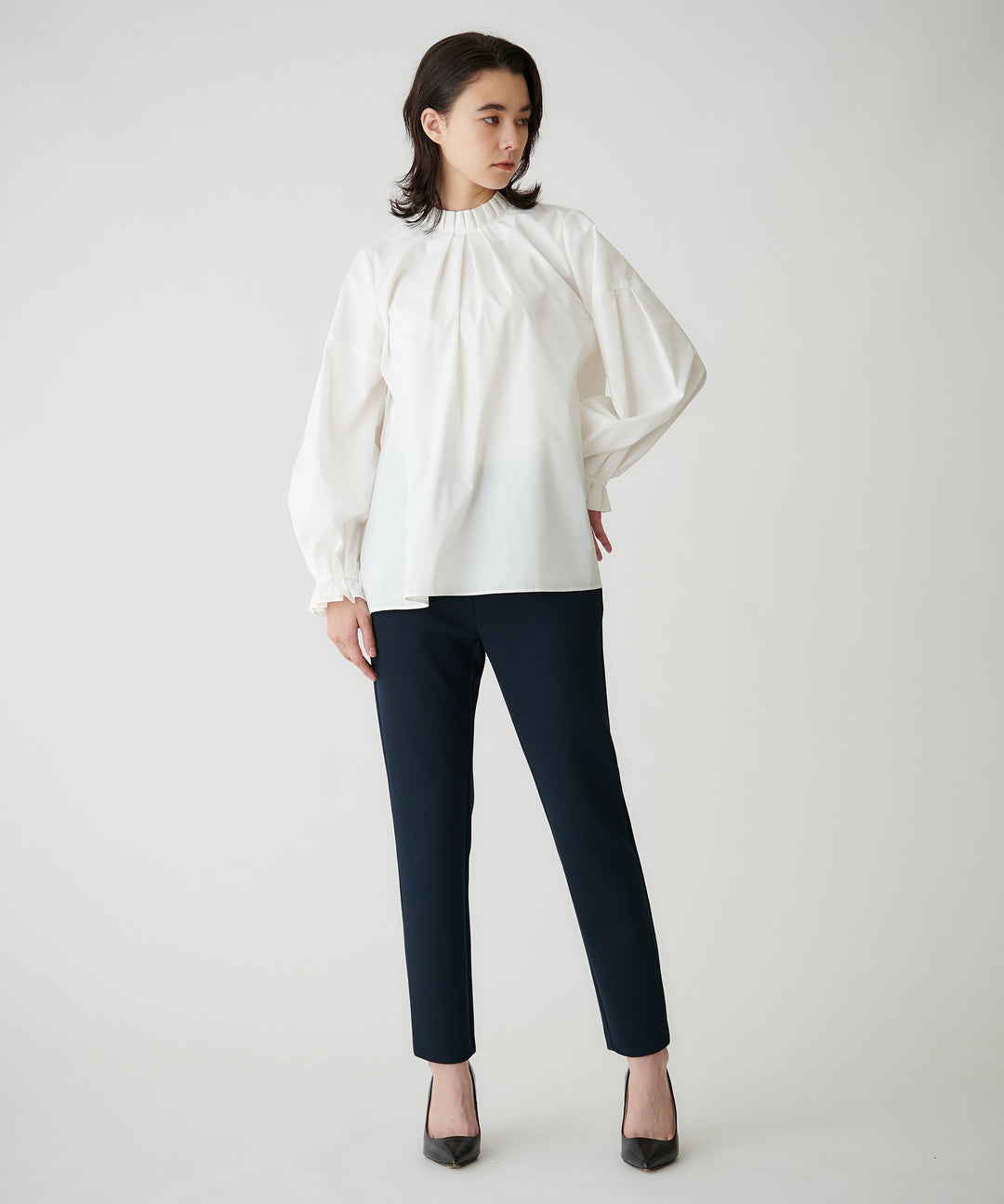 バックスリットストレートパンツ