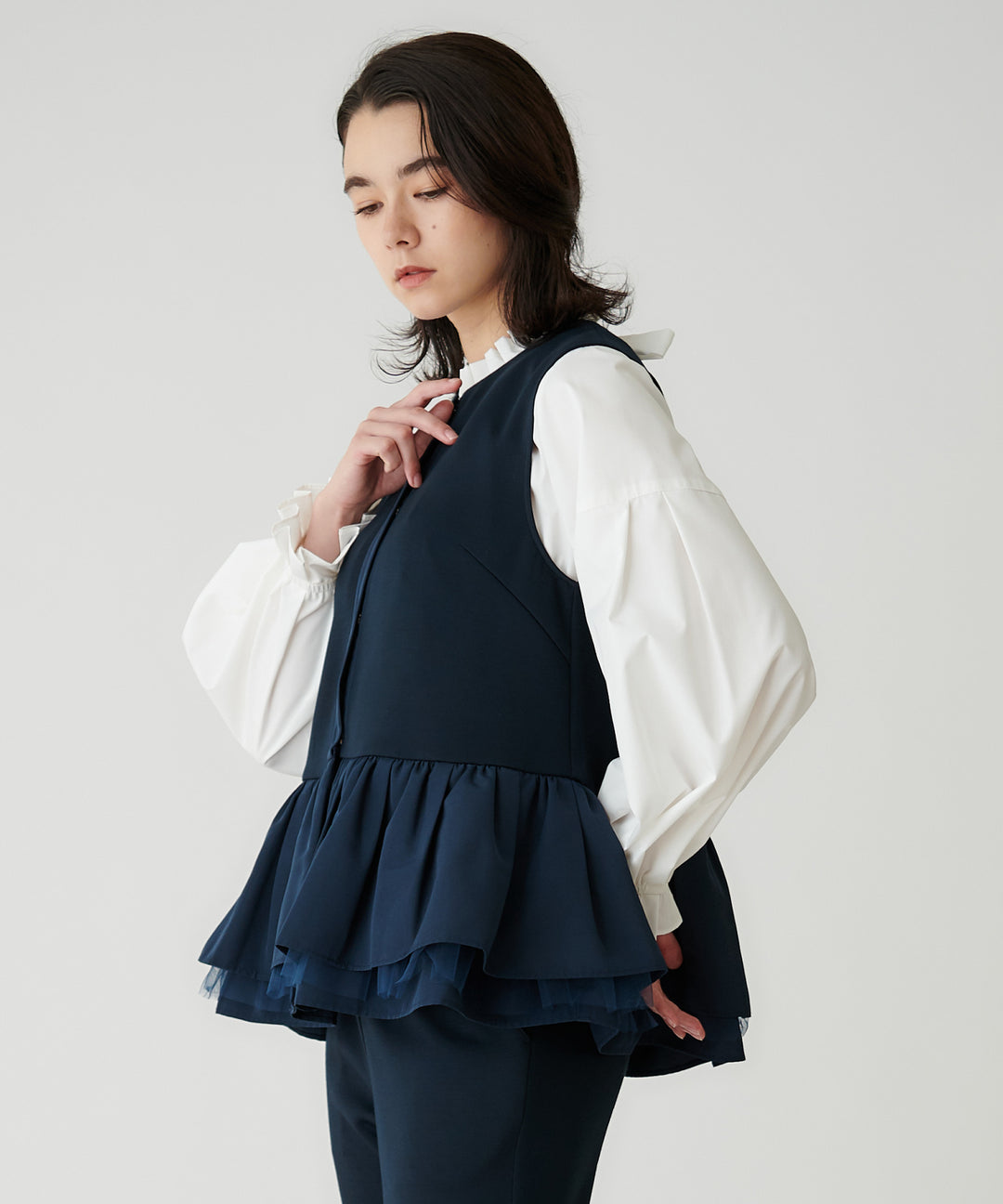 パール釦ペプラムベスト