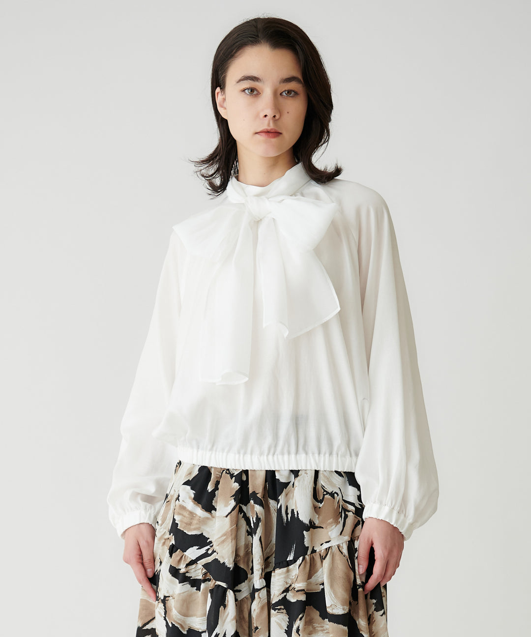 モデル H：172cm / 38 / オフホワイト