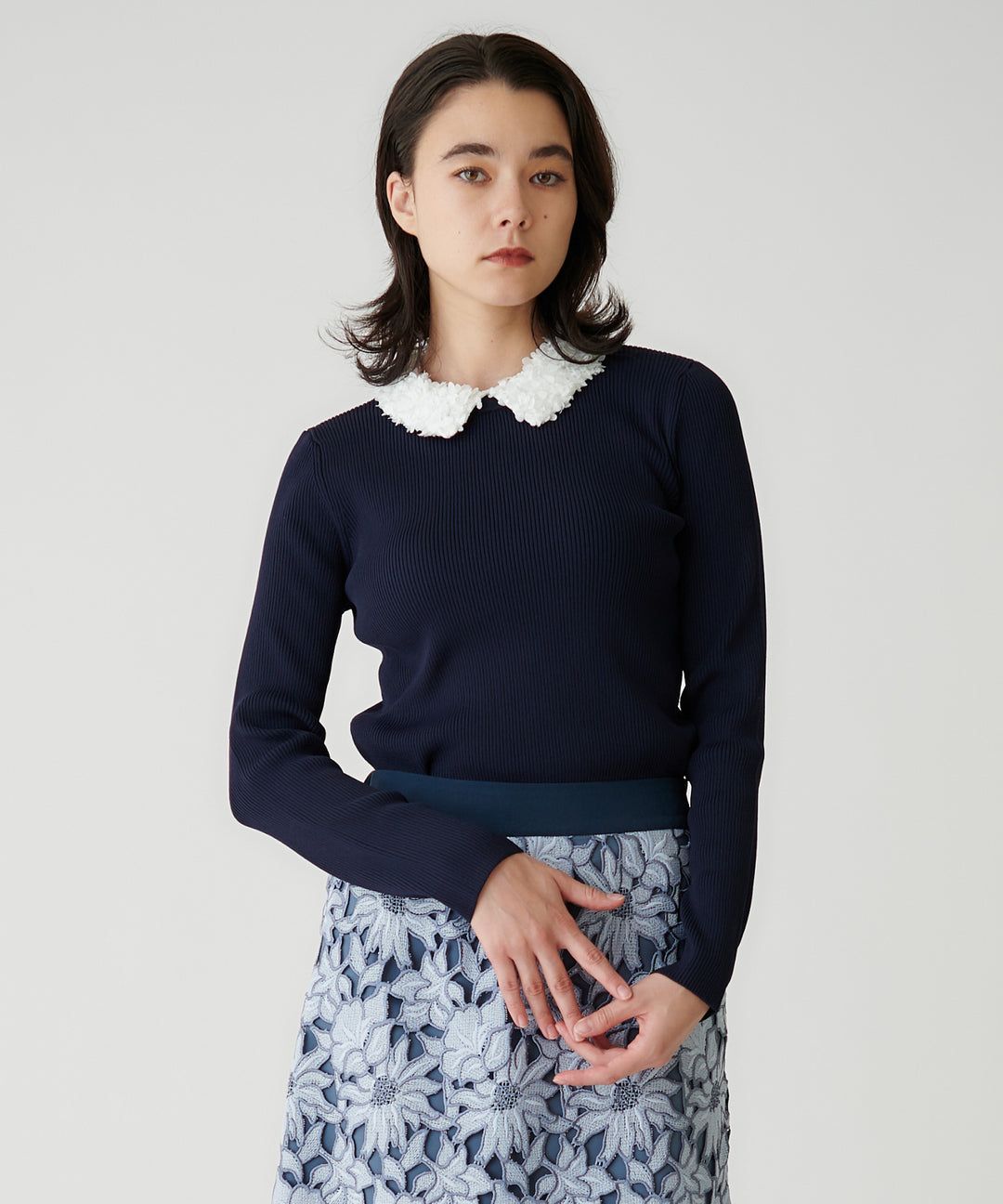 フラワーモチーフ衿付きリブニットプルオーバー