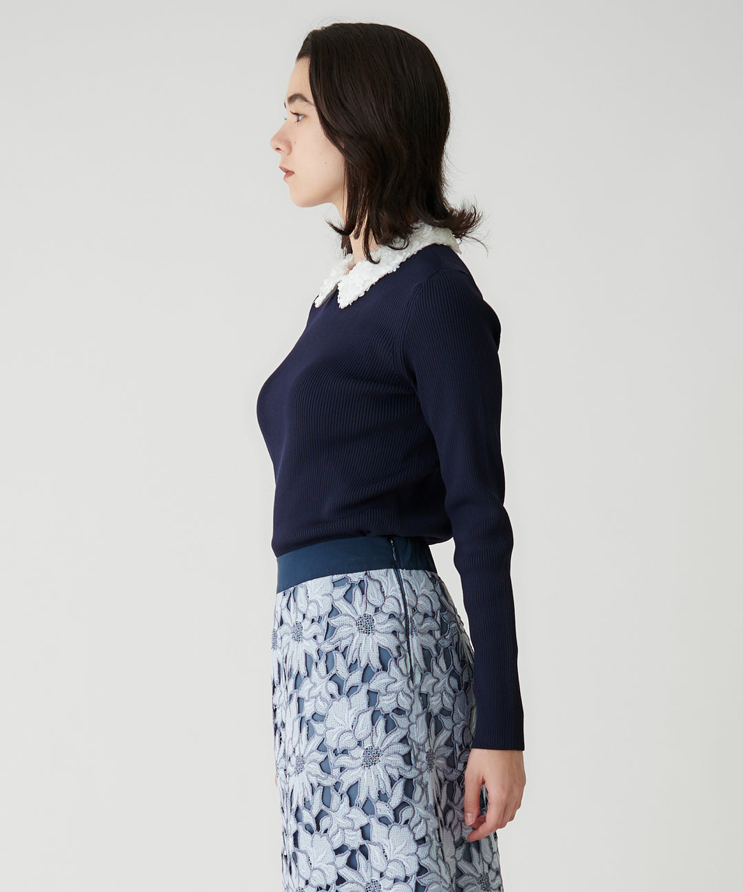 フラワーモチーフ衿付きリブニットプルオーバー