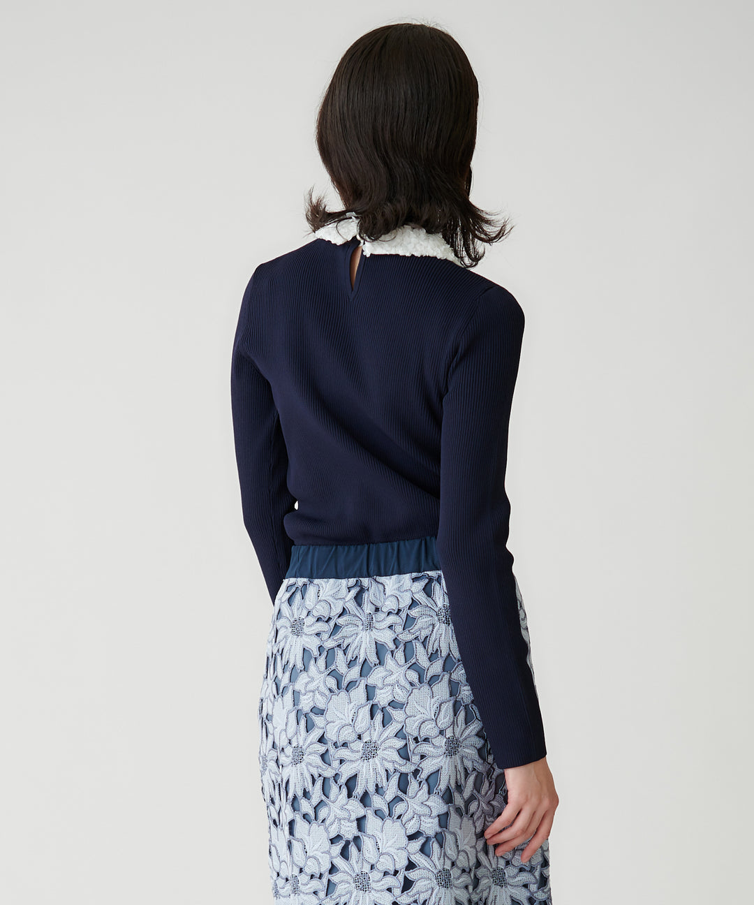 フラワーモチーフ衿付きリブニットプルオーバー