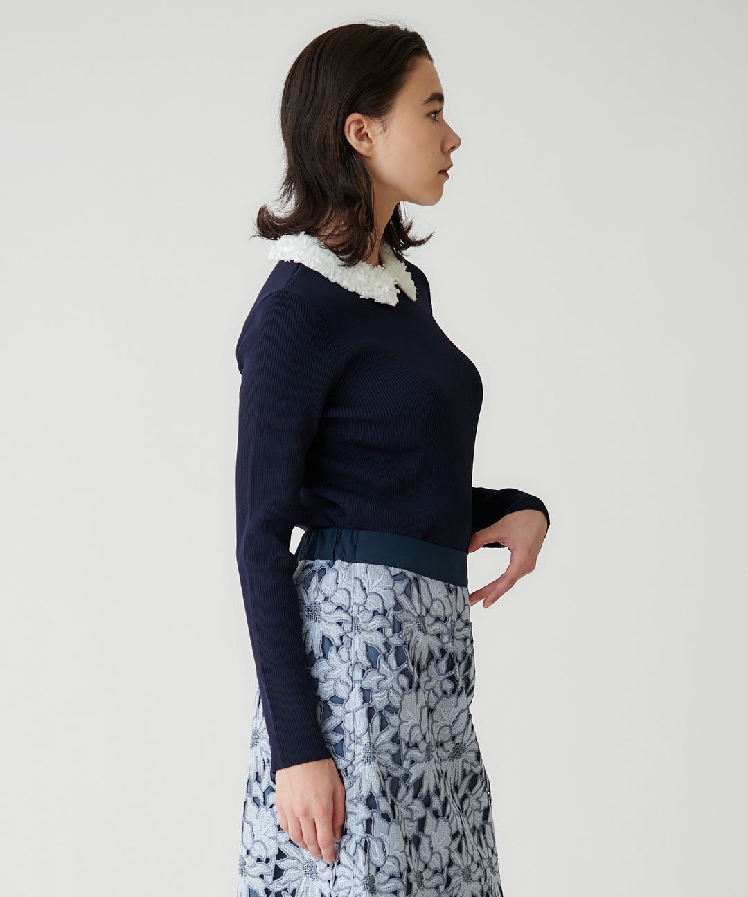 フラワーモチーフ衿付きリブニットプルオーバー