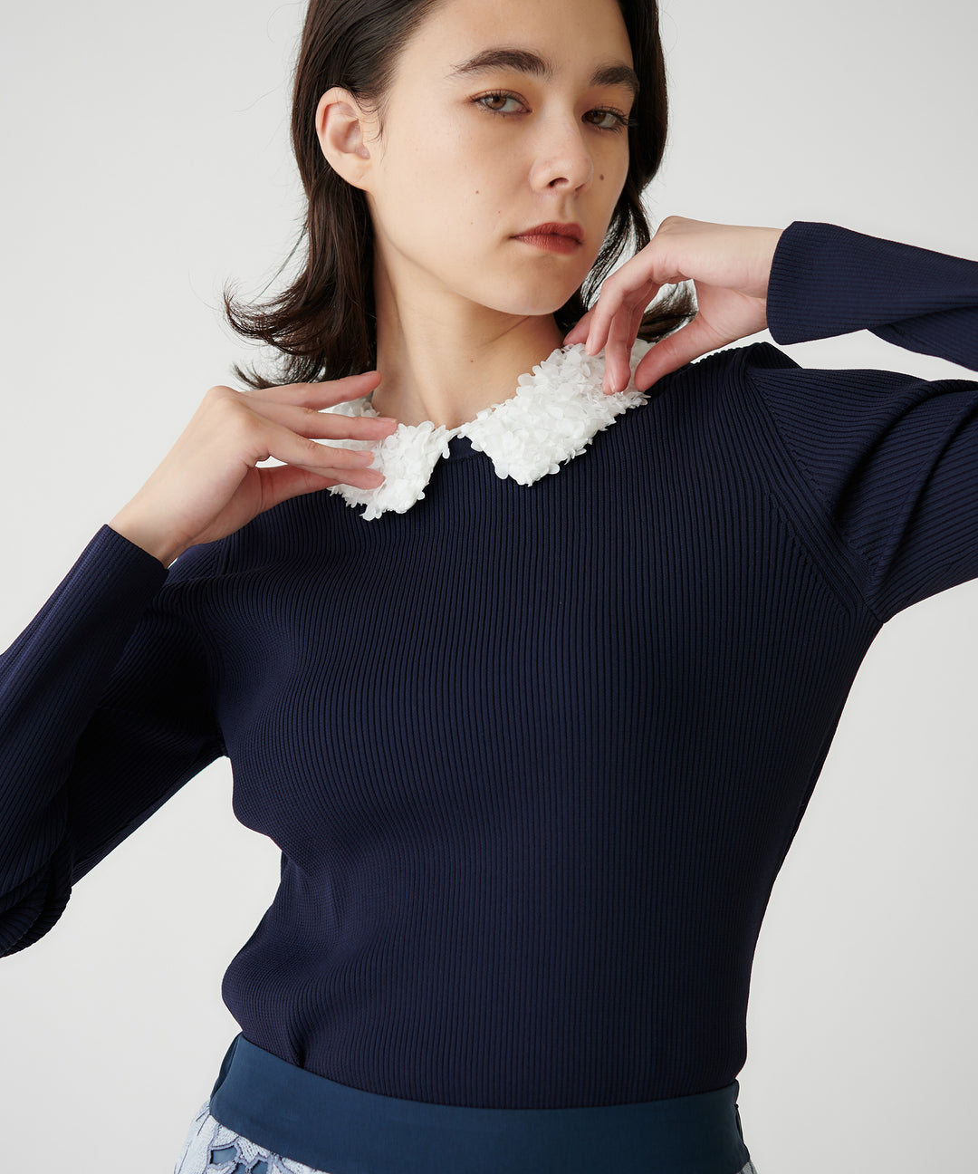 フラワーモチーフ衿付きリブニットプルオーバー