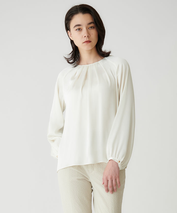 モデル H：172cm / 38 / オフホワイト