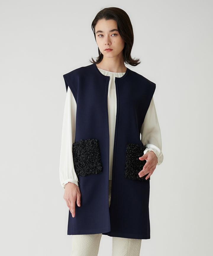 タックデザインサテンブラウス