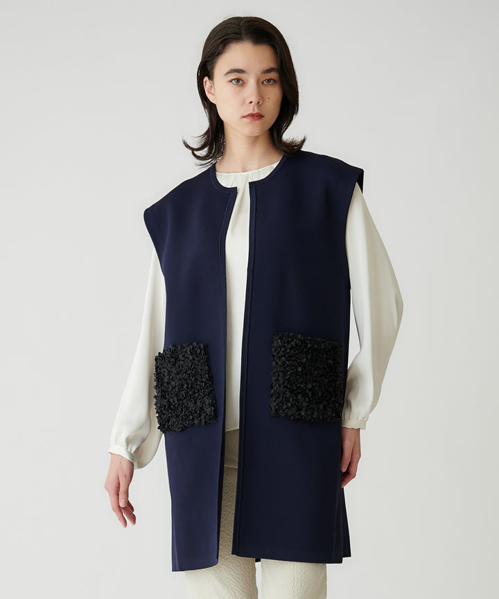 タックデザインサテンブラウス