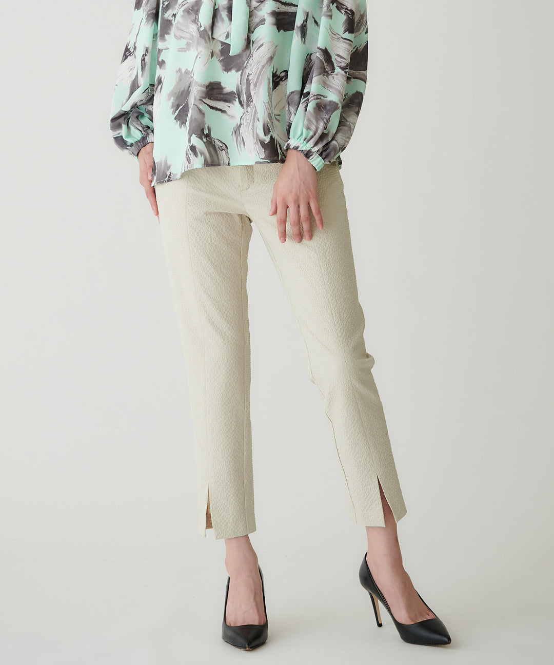 モデル H：172cm / 38 / ベージュ